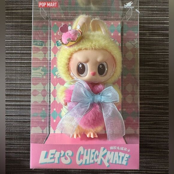 THE MONSTERS Let's Checkmate Series-Vinyl Plush Hanging Card - Picture 8 of 12